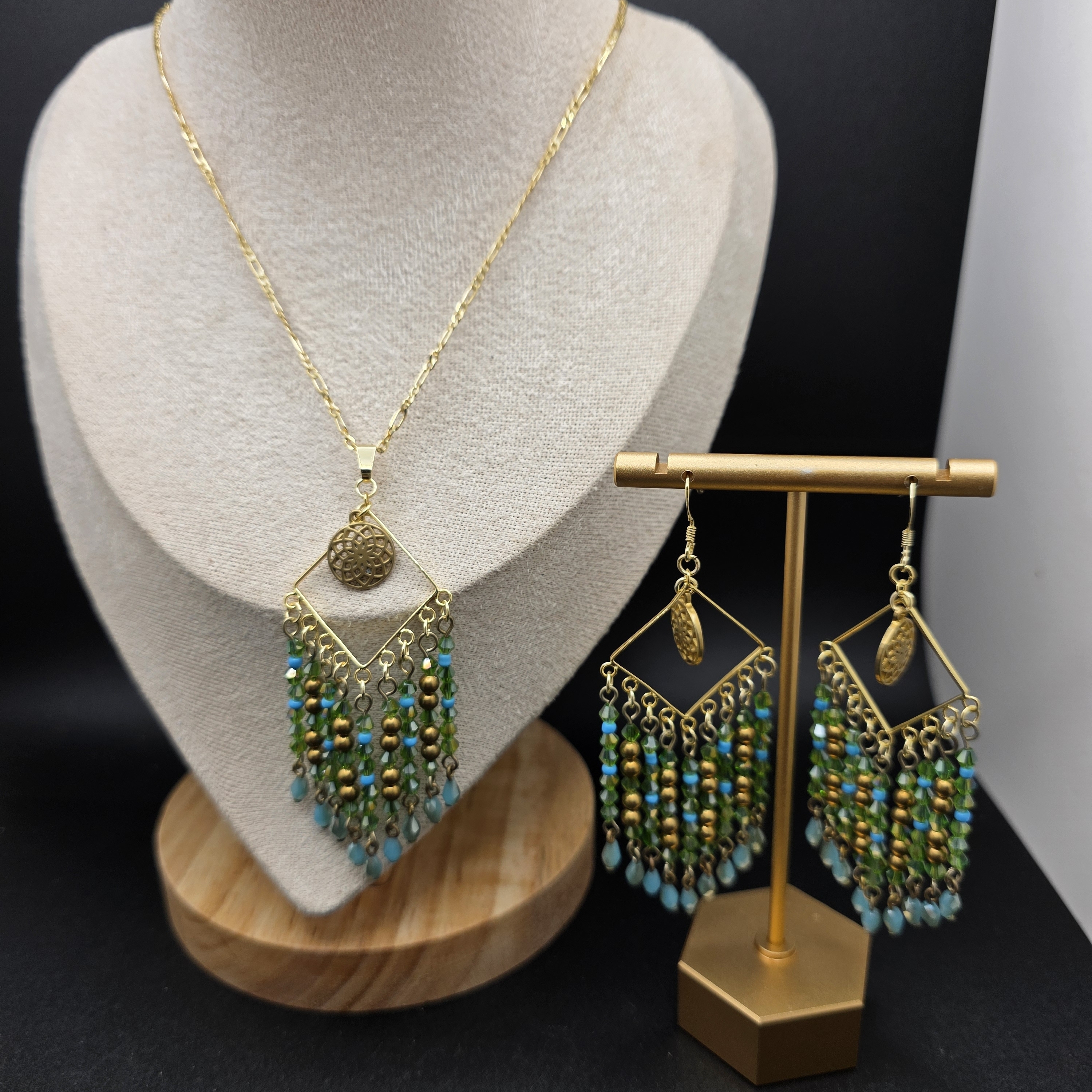 Elegant Gold And Green Jewelry Set (2138)